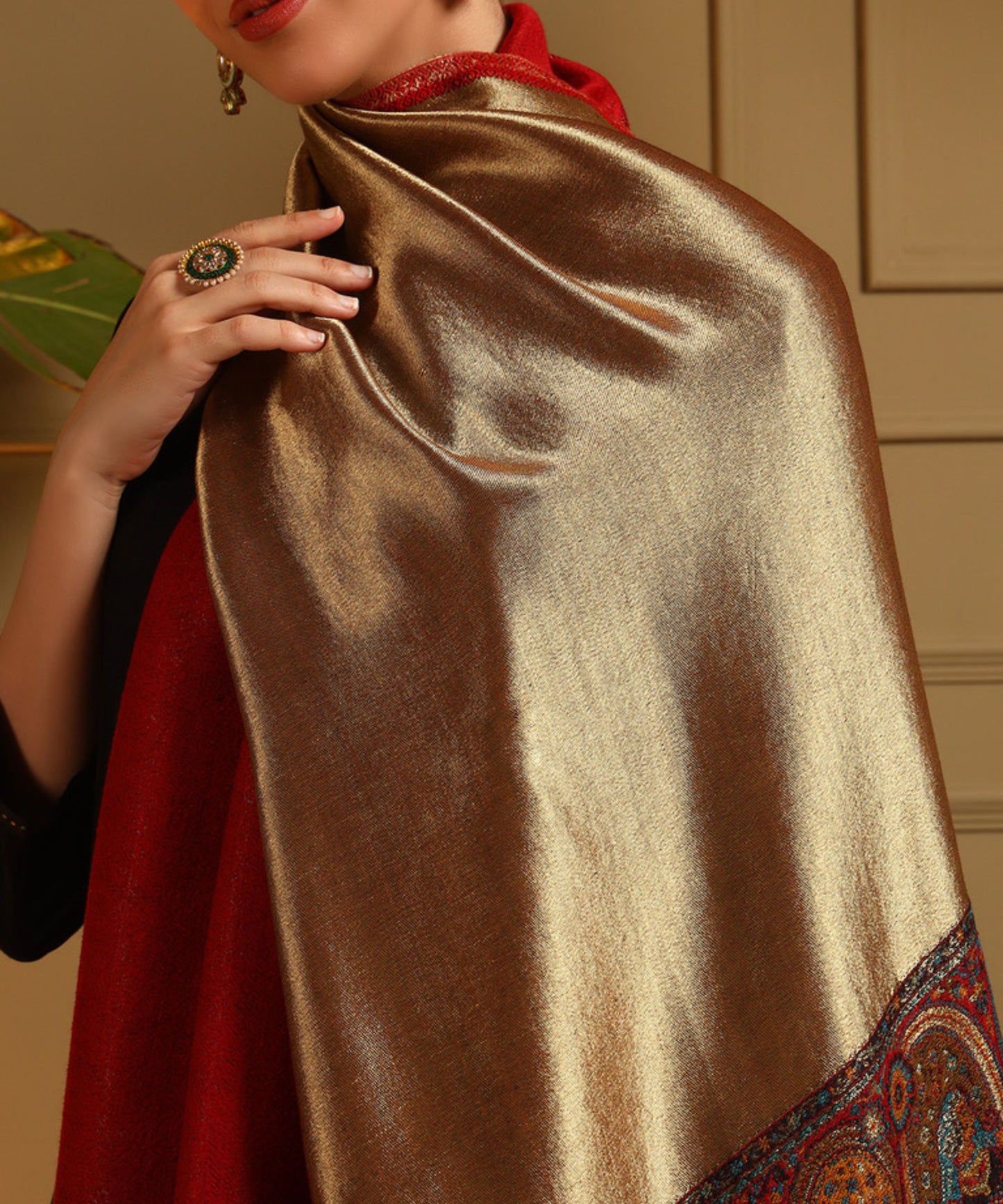 Kanidar- Rversible Mughal Palla Stole With one Side Shimmer and One side Wool